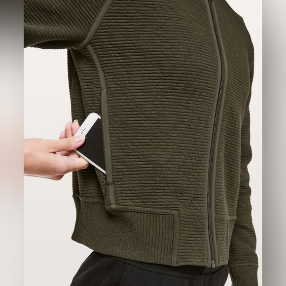NWOT Lululemon On Repeat Bomber Jacket in Dark Olive - Picture 3 of 9
